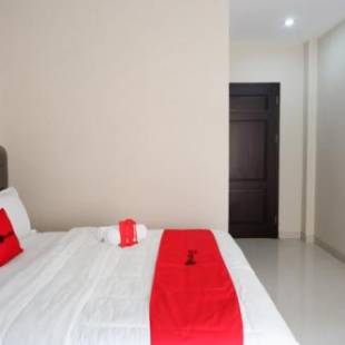 Фотографии гостевого дома
RedDoorz Syariah near RSUD Margono Purwokerto