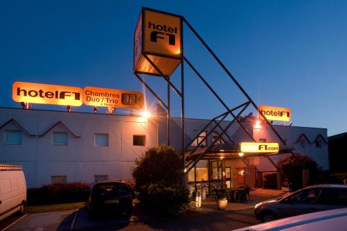 Фотография гостиницы hotelF1 Cholet Rénové