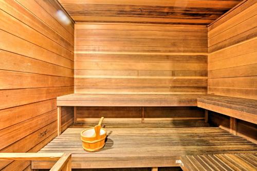 Фотография гостевого дома Oceanfront Lincoln City Condo with Pool and Sauna