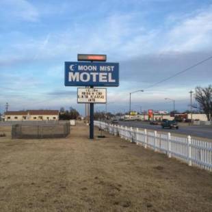 Фотографии гостиницы 
            Moon Mist Motel