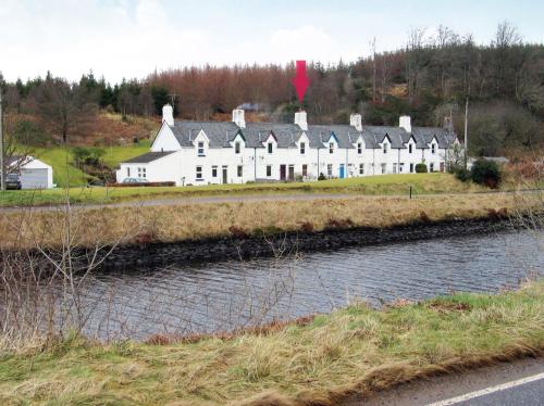 Фотография гостевого дома Crinan Canal Cottage