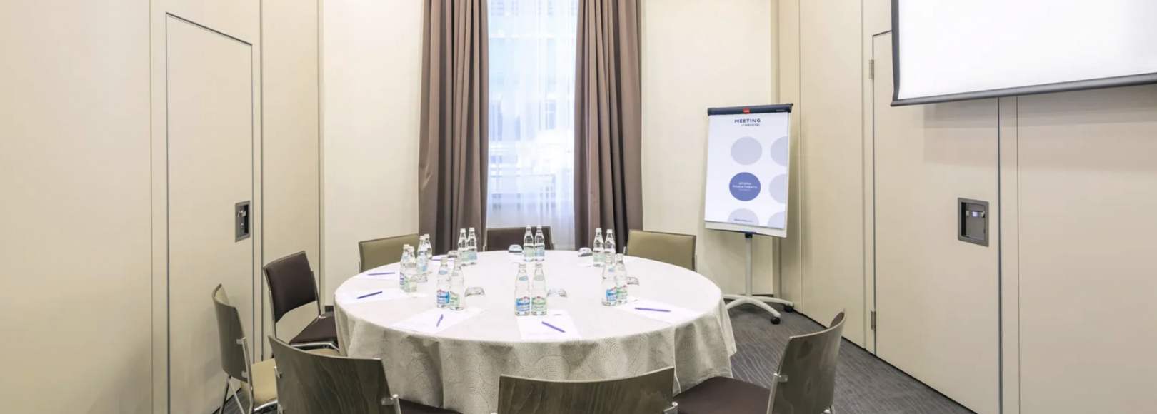 Фотография комнаты для переговоров Сингапур Новотель Москва Сити