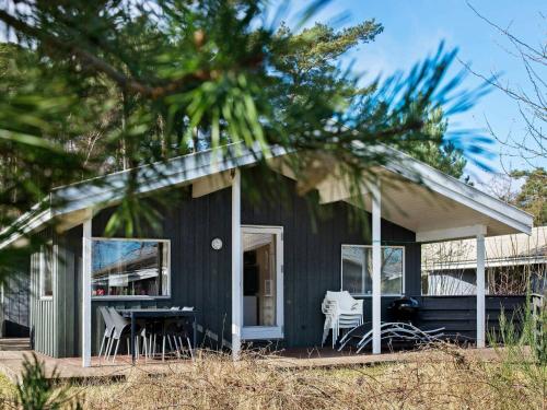 Фотография гостевого дома Four-Bedroom Holiday home in Nexø 7