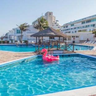 Фотография апарт отеля Ocean View Three Bedroom, Three Story Penthouse by the Beach