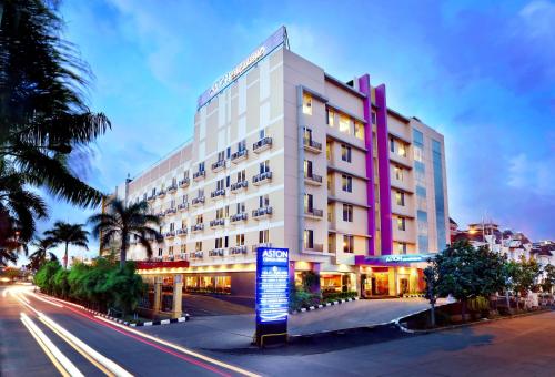 Фотография гостиницы Royal Palm Hotel & Conference Center Cengkareng