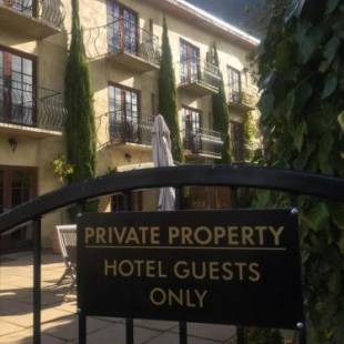 Фотографии мини отеля
Browns Boutique Hotel