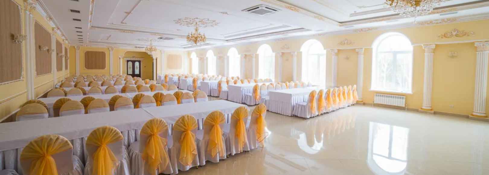 Фотография банкетного зала Золотой зал
