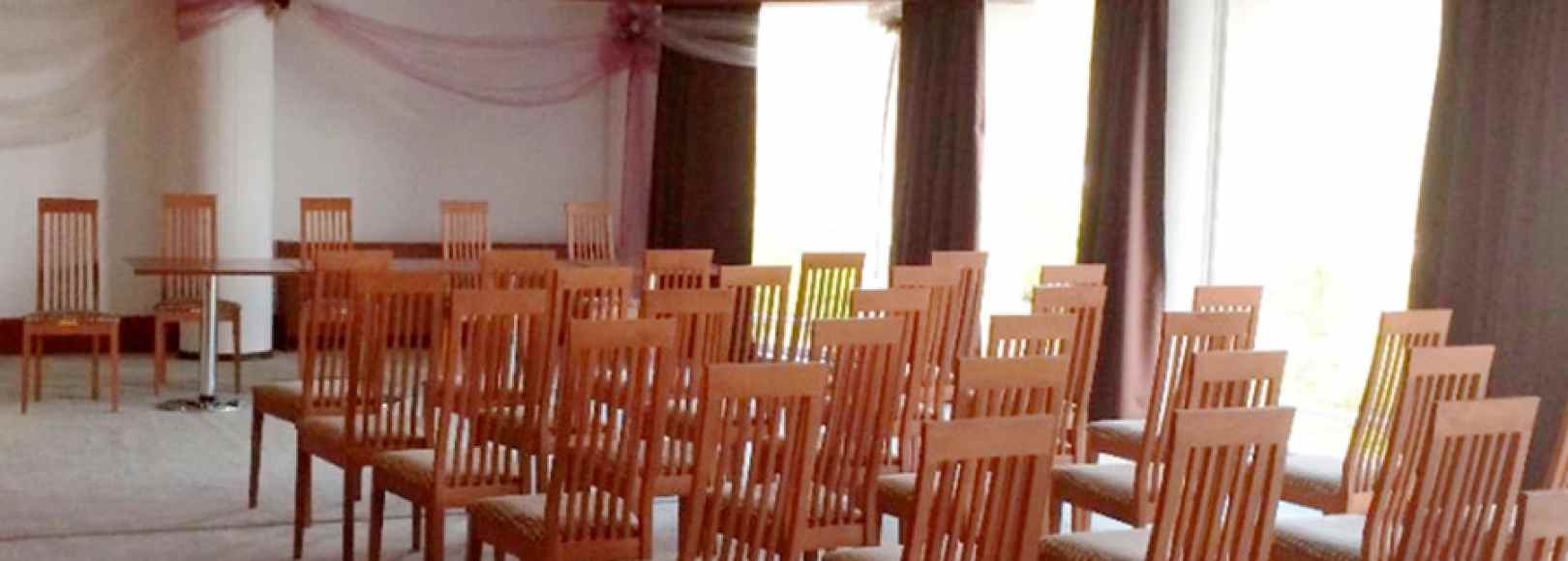 Фотография конференц-зала Грейс Небуг Калипсо