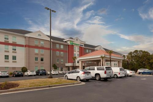 Фотография гостиницы Holiday Inn Express Myrtle Beach-Broadway at the Beach, an IHG Hotel