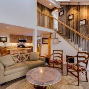 Фотографии гостевого дома
Walk to River Run Gondola