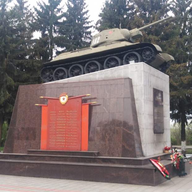 Фотография Памятник Танк Т-34-76