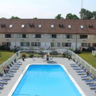 Фотографии гостиницы
The Admiralty Inn & Suites