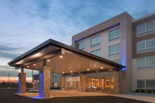 Фотография гостиницы Holiday Inn Express & Suites - Sterling Heights-Detroit Area, an IHG Hotel