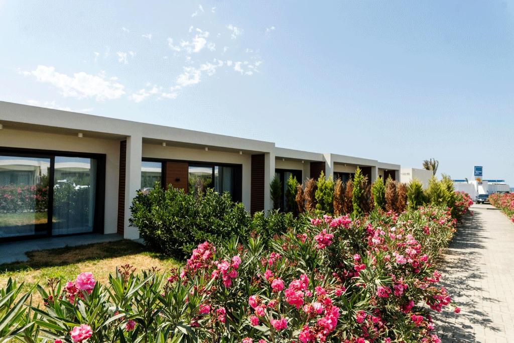 Фотография гостиницы Sea Breeze White Villa