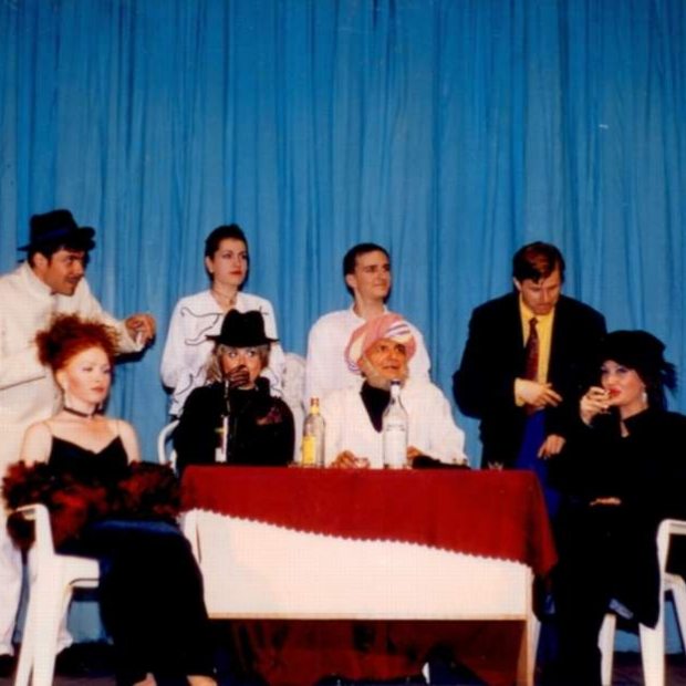 Фотографии театра 
            Киевский театр еврейской песни Нэшомэ