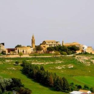 Фотографии гостевого дома 
            2 bedrooms house with shared pool and terrace at Estepa