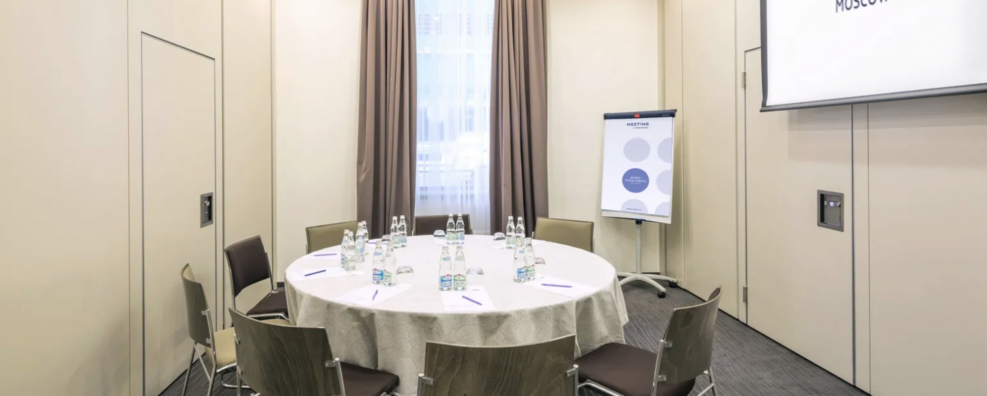 Фотографии комнаты для переговоров Сингапур Новотель Москва Сити