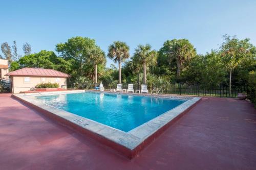 Фотография мини отеля Red Roof Inn Ft Pierce