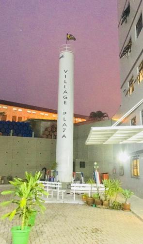 Фотография гостиницы Village Plaza Hotel