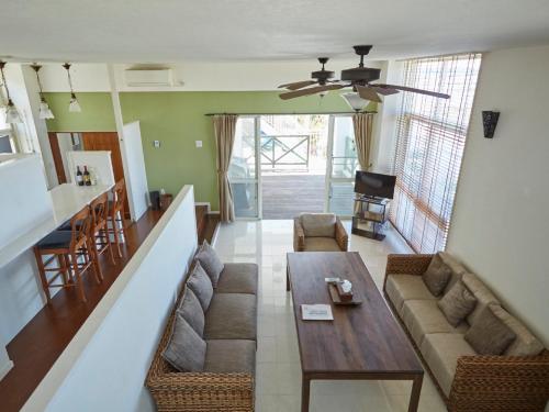 Фотография гостевого дома T&T MOF-Maeda Ocean Front House-