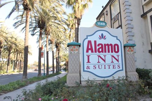 Фотография гостиницы Alamo Inn and Suites - Convention Center