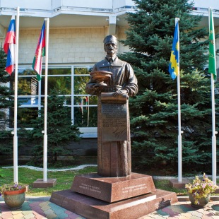 Фотография памятника Памятник основателю курорта Анапа В.А. Будзинскому