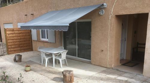 Фотография гостевого дома Maison d'hôtes Velaux Ecureuil et Pinède