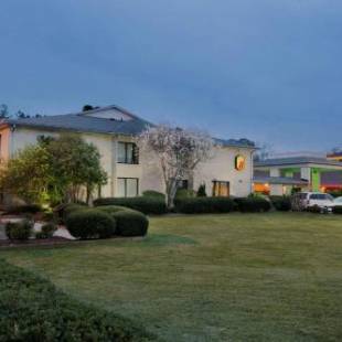 Фотографии мотеля
Super 8 by Wyndham Lancaster