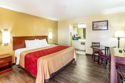 Фотография гостиницы Econo Lodge McAlester