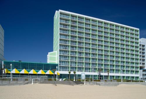 Фотография гостиницы Holiday Inn VA Beach-Oceanside 21st Street, an IHG Hotel
