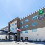 Фотография гостиницы Holiday Inn Express & Suites - Springfield North, an IHG Hotel