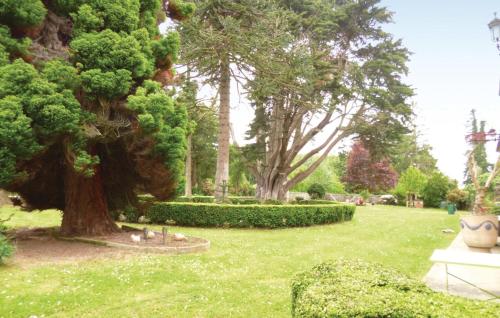 Фотография гостевого дома Three-Bedroom Holiday Home in Valognes