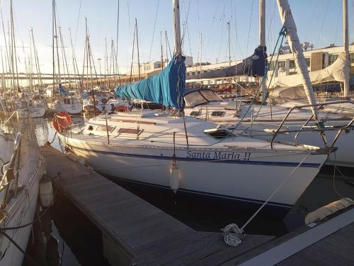 Фотография мини отеля Sleep on a sailboat at Doca de Alcântara in Lisbon