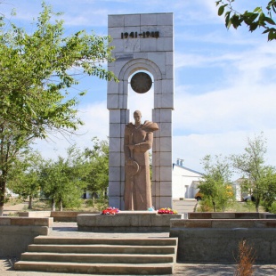 Фотография памятника Памятник воинам-землякам погибшим в годы Великой Отечественной войны