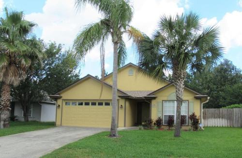 Фотография гостевого дома Beach House with a private swimming pool
