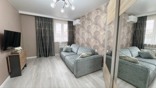 Фотографии квартиры 
            Апартаменты Двухкомнатные Morskaya Simfonya-2 с ванной с видом на бассейн для большой семьи