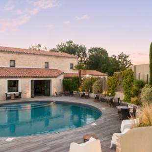 Фотографии гостиницы 
            The Originals Boutique, Hôtel La Grange, Niort (Qualys-Hotel)