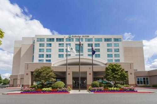 Фотография гостиницы Embassy Suites Portland - Airport