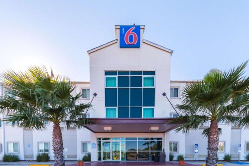 Фотография гостиницы Motel 6-Eagle Pass, TX - Lakeside