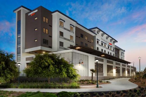 Фотография гостиницы Courtyard by Marriott Redwood City