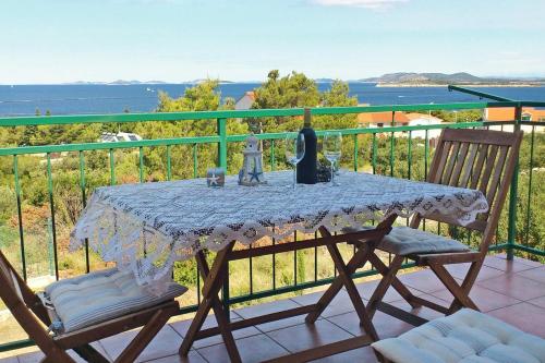 Фотография гостевого дома Apartments with a parking space Primosten - 4268