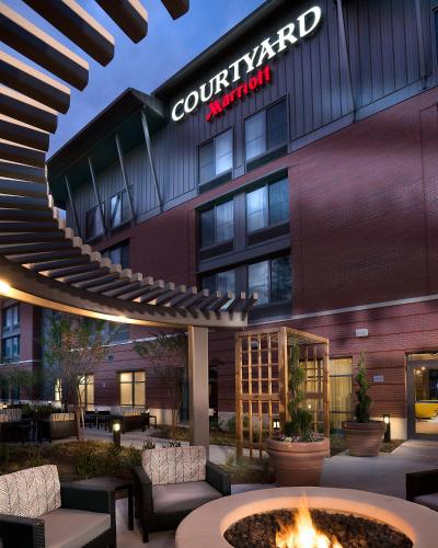 Фотография гостиницы Courtyard by Marriott Charleston Summerville