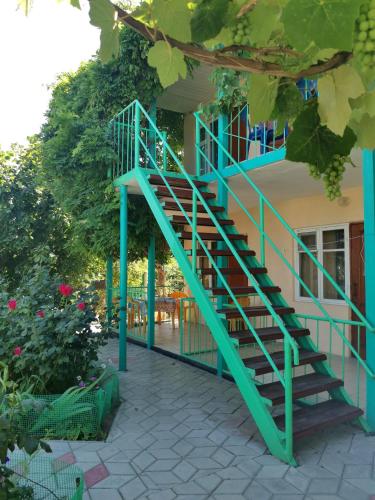 Фотография гостевого дома Любава на Слесова, 115/2