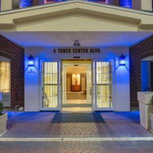 Фотографии гостиницы 
            Holiday Inn Express Tower Center New Brunswick, an IHG Hotel