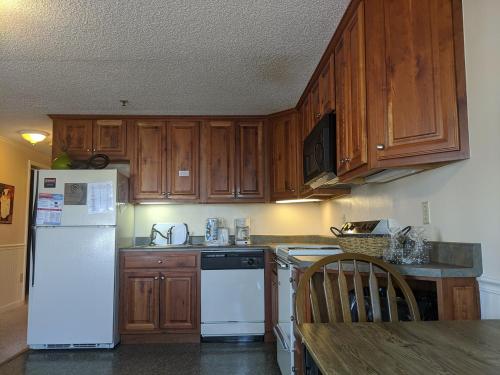 Фотографии апарт отеля 
            Stroll to Slopes, Village Area, Ski in-out MtLodge 343