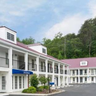 Фотографии гостиницы 
            Howard Johnson by Wyndham Dalton