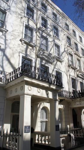 Фотографии гостиницы
Caring Hotel