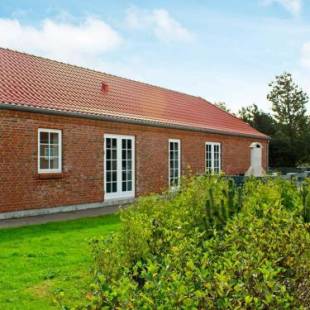 Фотографии гостевого дома
Five-Bedroom Holiday home in Blåvand 25