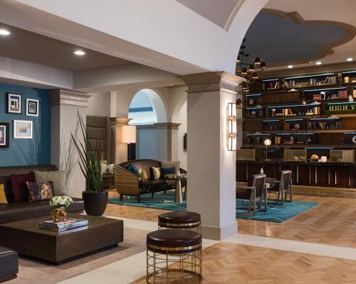 Фотография гостиницы Renaissance Waterford Oklahoma City Hotel