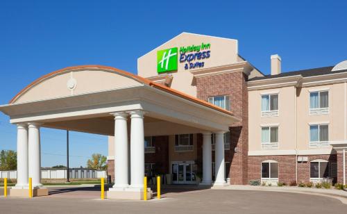 Фотография гостиницы Holiday Inn Express Hotel & Suites Minot South, an IHG Hotel